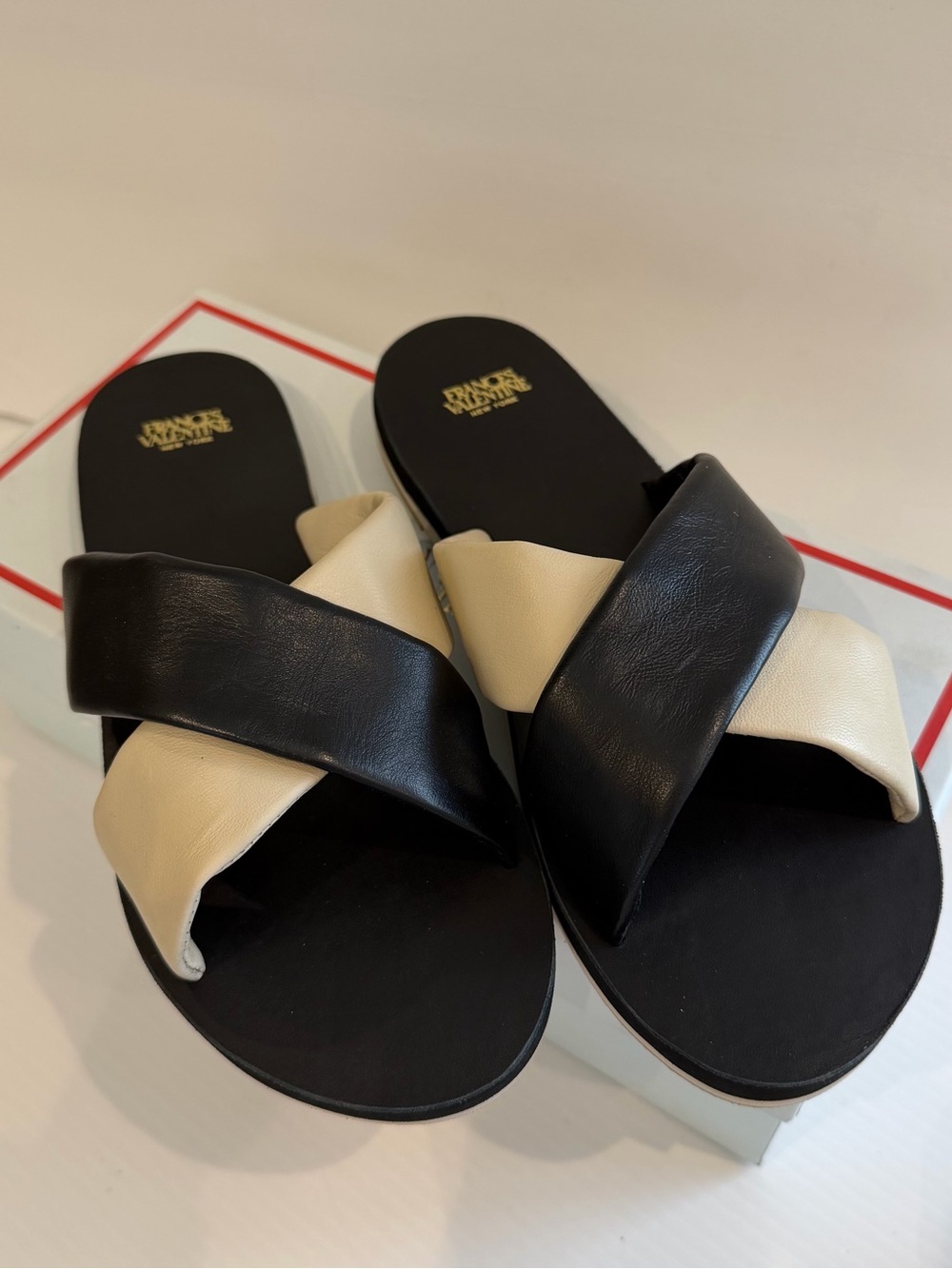 New in Box FRANCES VALENTINE Sz 8 Black Oyster criss cross sandal Glove Nappa